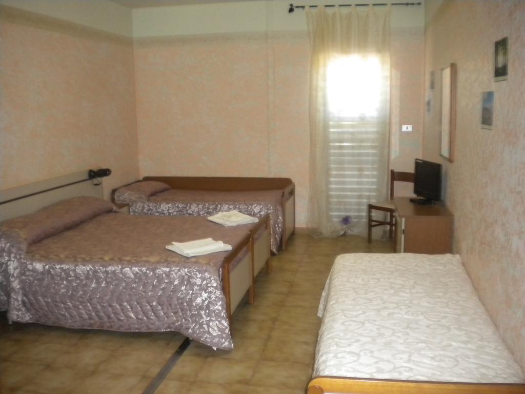 Hotel Menta E Rosmarino Monte SantʼAngelo Exterior foto